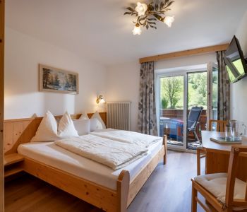 Haus_Franz_Kapellenweg_10_Ellmau_05_2023_Appartement_8_Wilder_Kaiser_Schlafzimmer.jpg