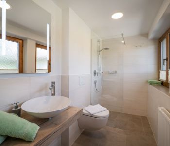 Haus_Franz_Kapellenweg_10_Ellmau_05_2023_Appartement_4_Stanglleit_Badezimmer.jpg